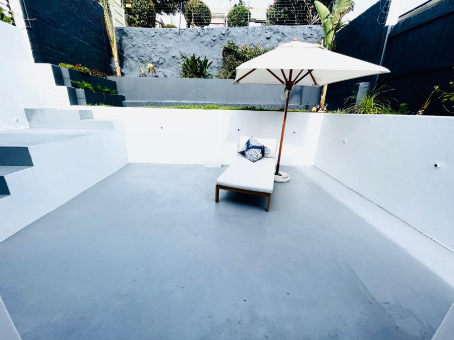 2 Bedroom Property for Sale in Vredehoek Western Cape